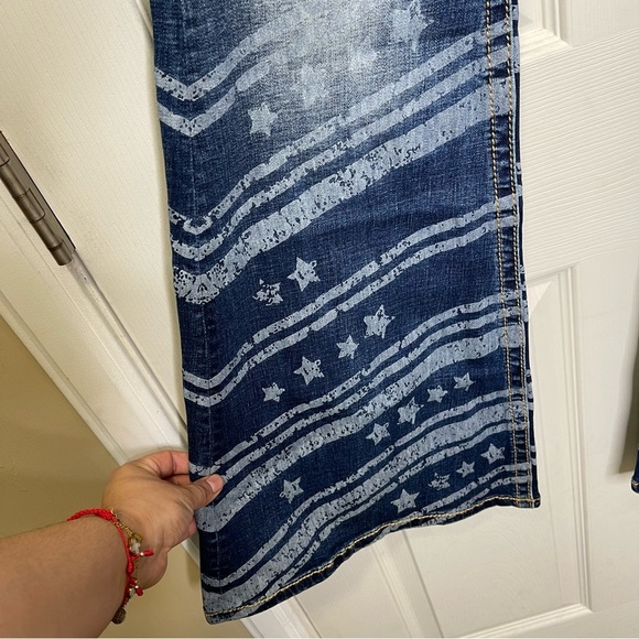 Miss Me Stars n Stripes High Rise
Flare Jeans - Picture 5 of 12